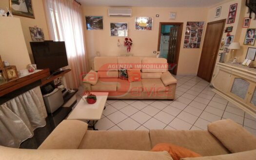 Villetta a schiera angolare 7 vani Monsummano Terme