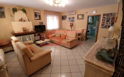 Villetta a schiera angolare 7 vani Monsummano Terme