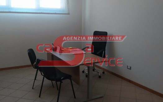 Monsummano Terme, zona centro, ufficio con 4 studi