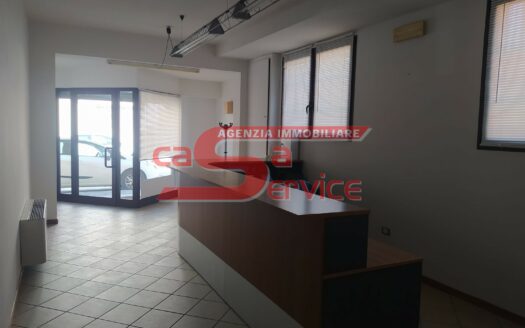 Monsummano Terme, zona centro, ufficio con 4 studi