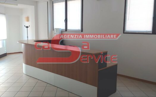 Monsummano Terme, zona centro, ufficio con 4 studi