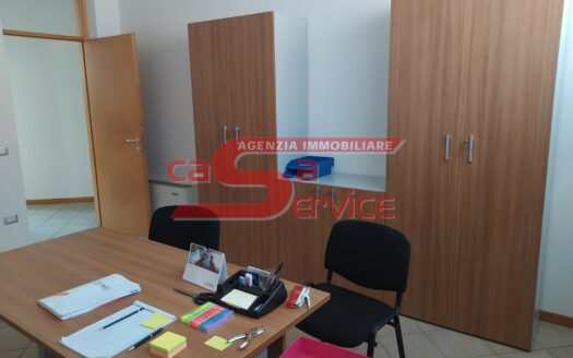 Monsummano Terme, zona centro, ufficio con 4 studi
