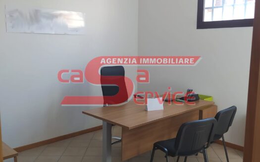 Monsummano Terme, zona centro, ufficio con 4 studi