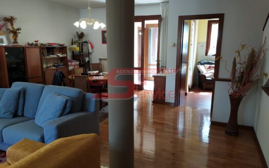 Montecatini Terme, zona nord, villetta libera 3 lati con giardino