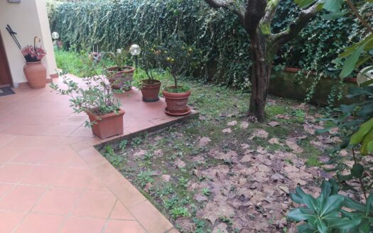 Montecatini Terme, zona Casina Rossa, Villetta Bifamiliare con 3 camere