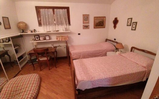 Montecatini Terme, zona Casina Rossa, Villetta Bifamiliare con 3 camere