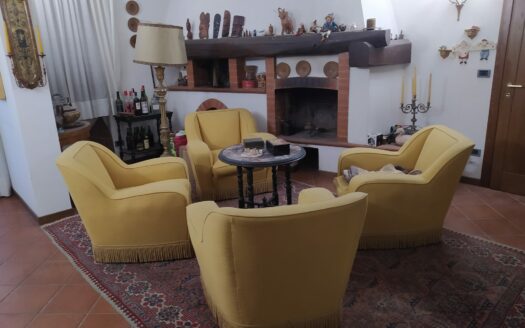 Montecatini Terme, zona Casina Rossa, Villetta Bifamiliare con 3 camere
