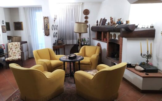 Montecatini Terme, zona Casina Rossa, Villetta Bifamiliare con 3 camere