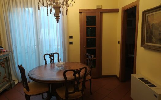 Montecatini Terme, zona Casina Rossa, Villetta Bifamiliare con 3 camere