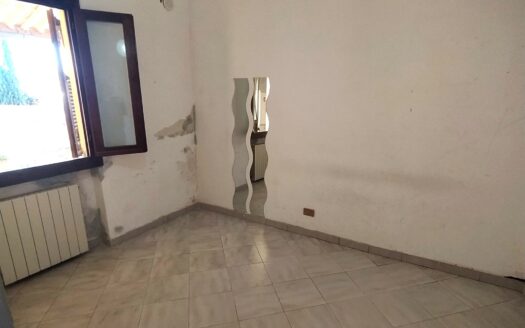 Monsummano Terme, zona Grotta Parlanti, Terratetto libero su due lati con una camera
