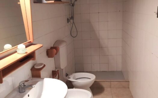 Monsummano Terme, zona Grotta Parlanti, Terratetto libero su due lati con una camera