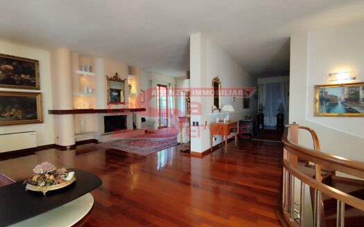 Monsummano Terme villa panoramica con giardino