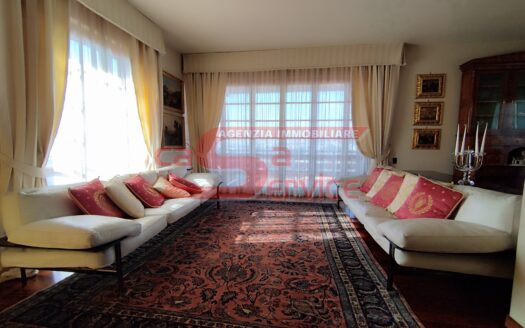 Monsummano Terme villa panoramica con giardino