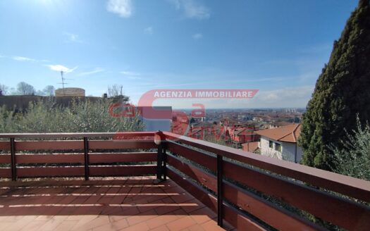 Monsummano Terme villa panoramica con giardino
