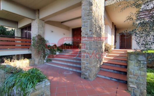 Monsummano Terme villa panoramica con giardino