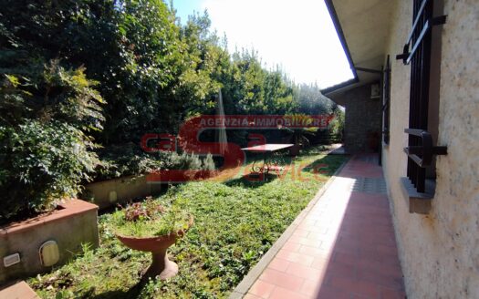 Monsummano Terme villa panoramica con giardino