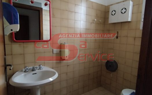 Montecatini Terme Ufficio 140 mq. con posti auto