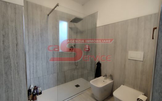 Massa e Cozzile – Villetta d’angolo con giardino