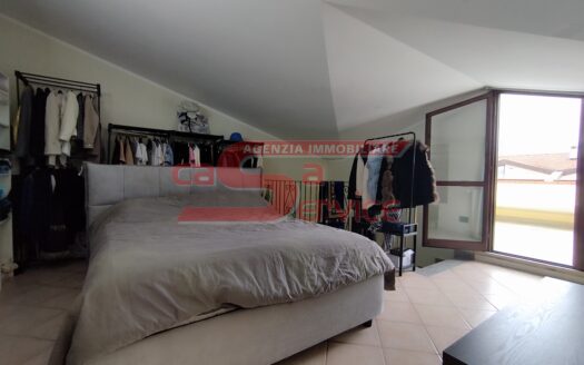 Massa e Cozzile – Villetta d’angolo con giardino