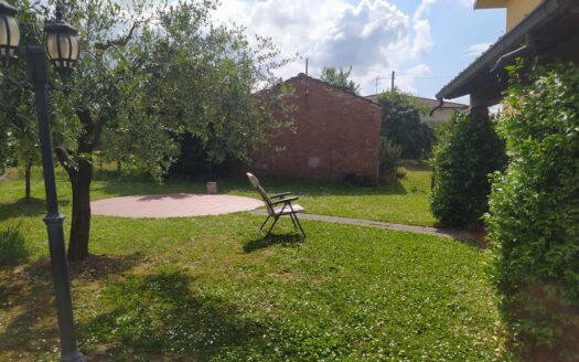 Monsummano Terme, località Le Case, villetta bifamiliare libera su tre lati