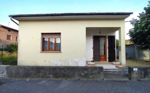 Monsummano Terme, zona le Case, Viareggina libera su quattro lati
