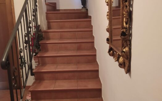 Monsummano Terme, località Le Case, villetta bifamiliare libera su tre lati