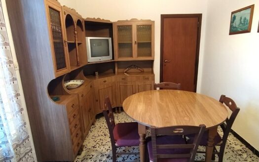 Monsummano Terme, zona le Case, Viareggina libera su quattro lati