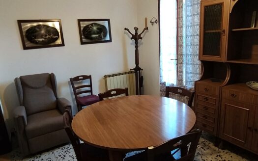Monsummano Terme, zona le Case, Viareggina libera su quattro lati