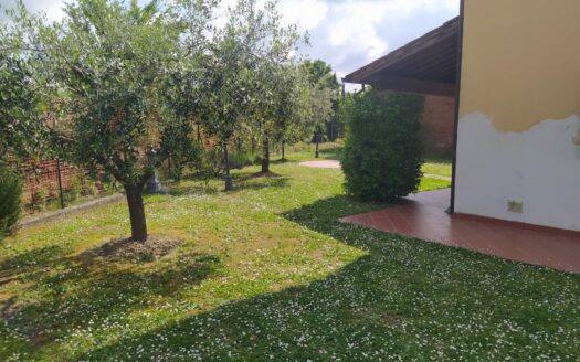 Monsummano Terme, località Le Case, villetta bifamiliare libera su tre lati