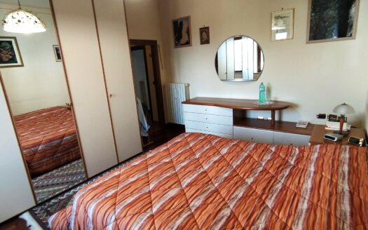 Monsummano Terme, località Le Case, villetta bifamiliare libera su tre lati