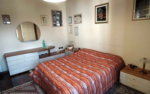 Monsummano Terme, località Le Case, villetta bifamiliare libera su tre lati