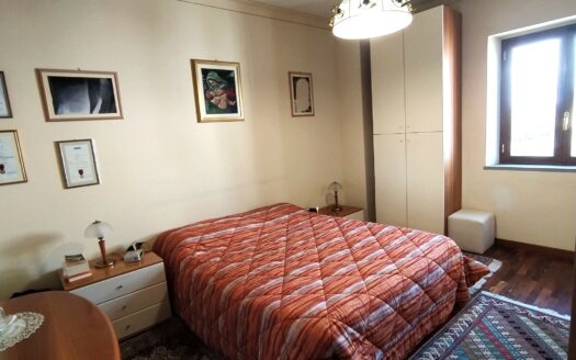 Monsummano Terme, località Le Case, villetta bifamiliare libera su tre lati