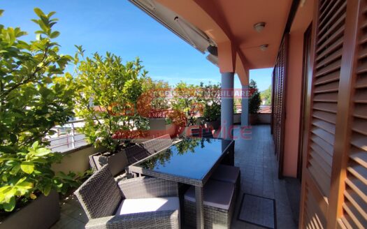 Montecatini Terme attico con terrazza in zona residenziale