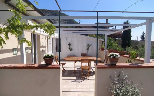 Monsummano Terme. Zona centrale. Appartamento con una camera