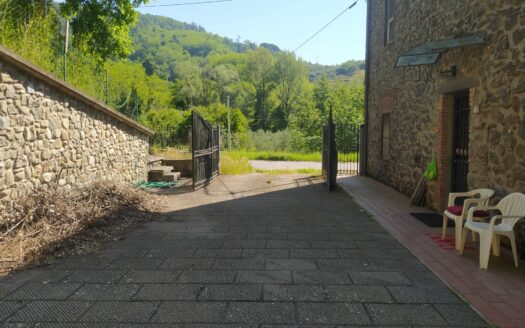 Montecatini Terme, Zona Nievole, Terratetto libero su tre lati