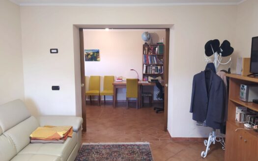 Monsummano Terme, località Le Case, villetta bifamiliare libera su tre lati