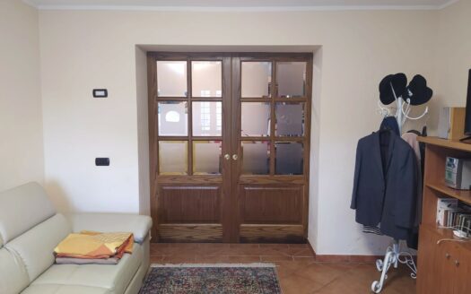 Monsummano Terme, località Le Case, villetta bifamiliare libera su tre lati