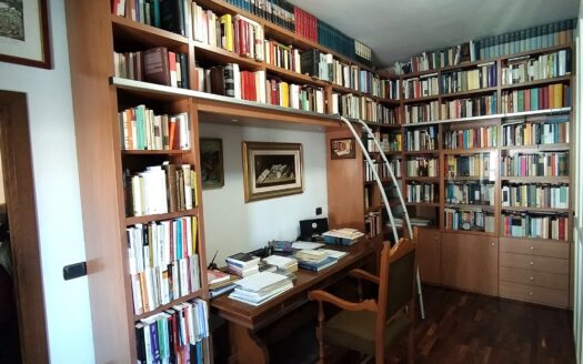 Monsummano Terme, località Le Case, villetta bifamiliare libera su tre lati