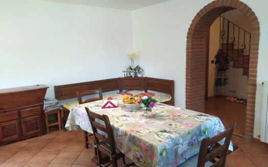 Monsummano Terme, località Le Case, villetta bifamiliare libera su tre lati