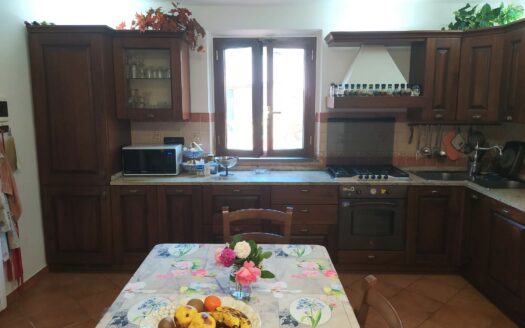 Monsummano Terme, località Le Case, villetta bifamiliare libera su tre lati