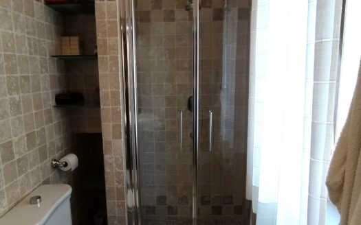 Monsummano Terme, località Le Case, villetta bifamiliare libera su tre lati