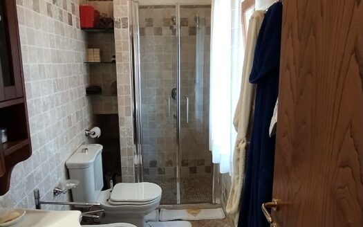 Monsummano Terme, località Le Case, villetta bifamiliare libera su tre lati