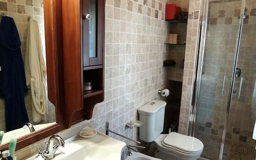 Monsummano Terme, località Le Case, villetta bifamiliare libera su tre lati