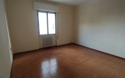 Montecatini Terme. Zona Nord, appartamento piano terra con tre camere