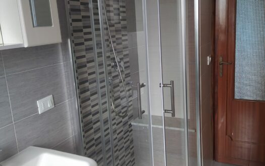 Montecatini Terme. Zona Nord, appartamento piano terra con tre camere