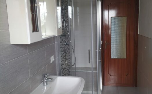 Montecatini Terme. Zona Nord, appartamento piano terra con tre camere