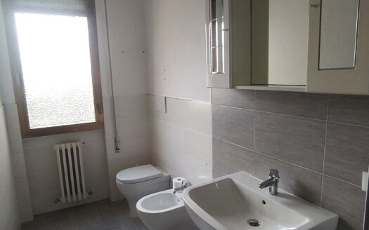 Montecatini Terme. Zona Nord, appartamento piano terra con tre camere