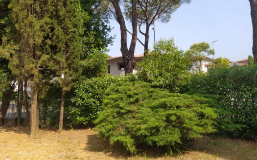 Montecatini Terme. Zona Nord, appartamento piano terra con tre camere