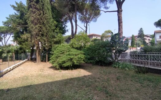 Montecatini Terme. Zona Nord, appartamento piano terra con tre camere