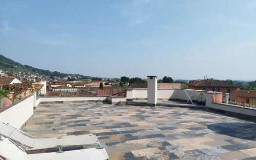 Pieve a Nievole, zona Vergaiolo, Attico panoramico con due camere